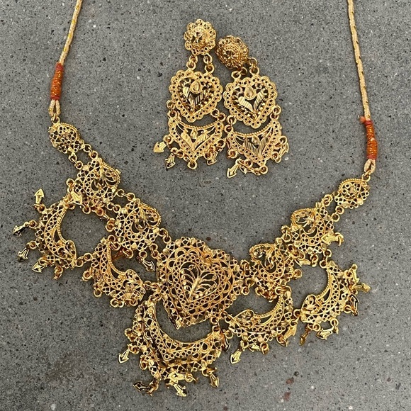 Elegant Gold Necklace Set - Picture 1 of 11
